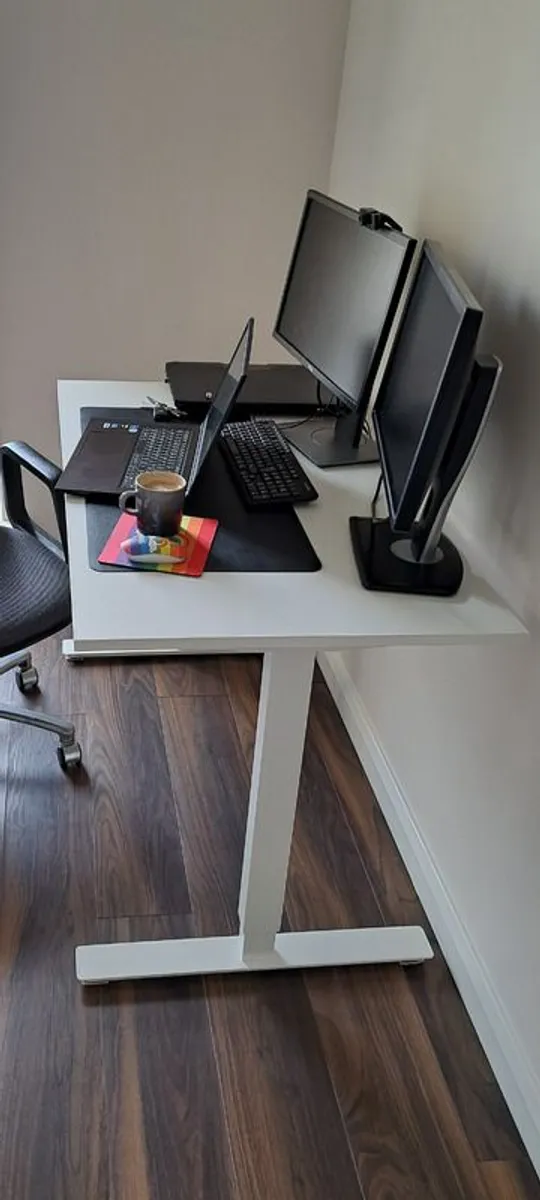 White Office Desk (sit/stand) - excellent condition - Image 1