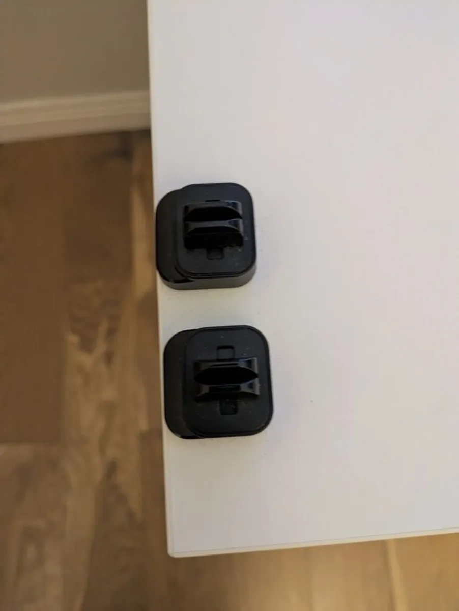 White Office Desk (sit/stand) - excellent condition - Image 2