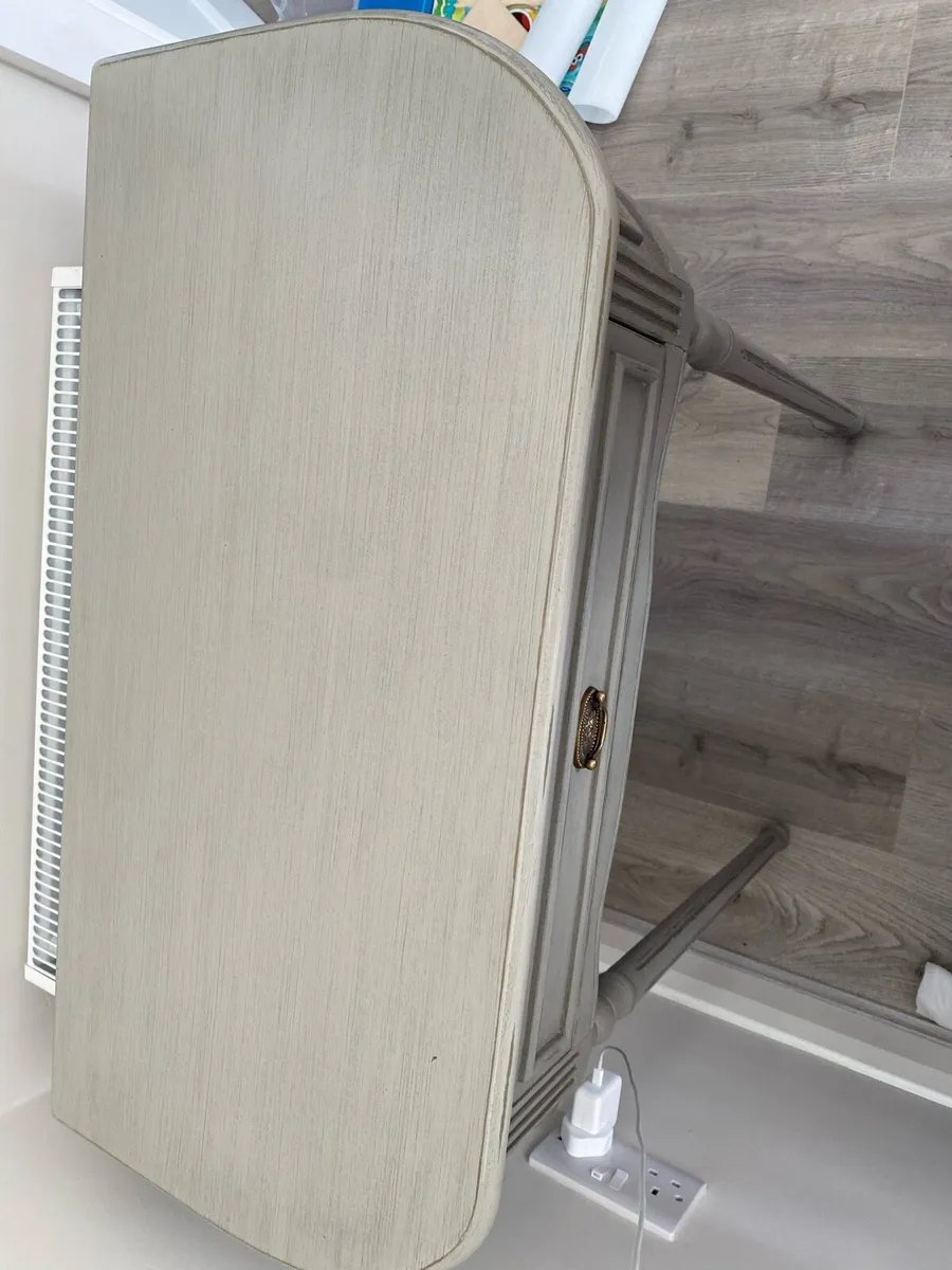 Console Table - Image 3