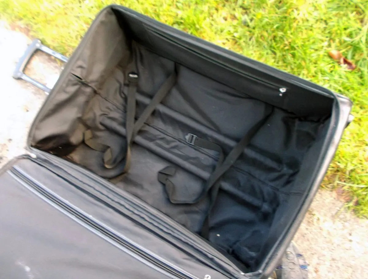 Large Samsonite Suitcase - Image 2