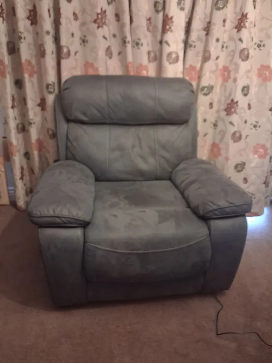 Electric recliner chair - Image 2
