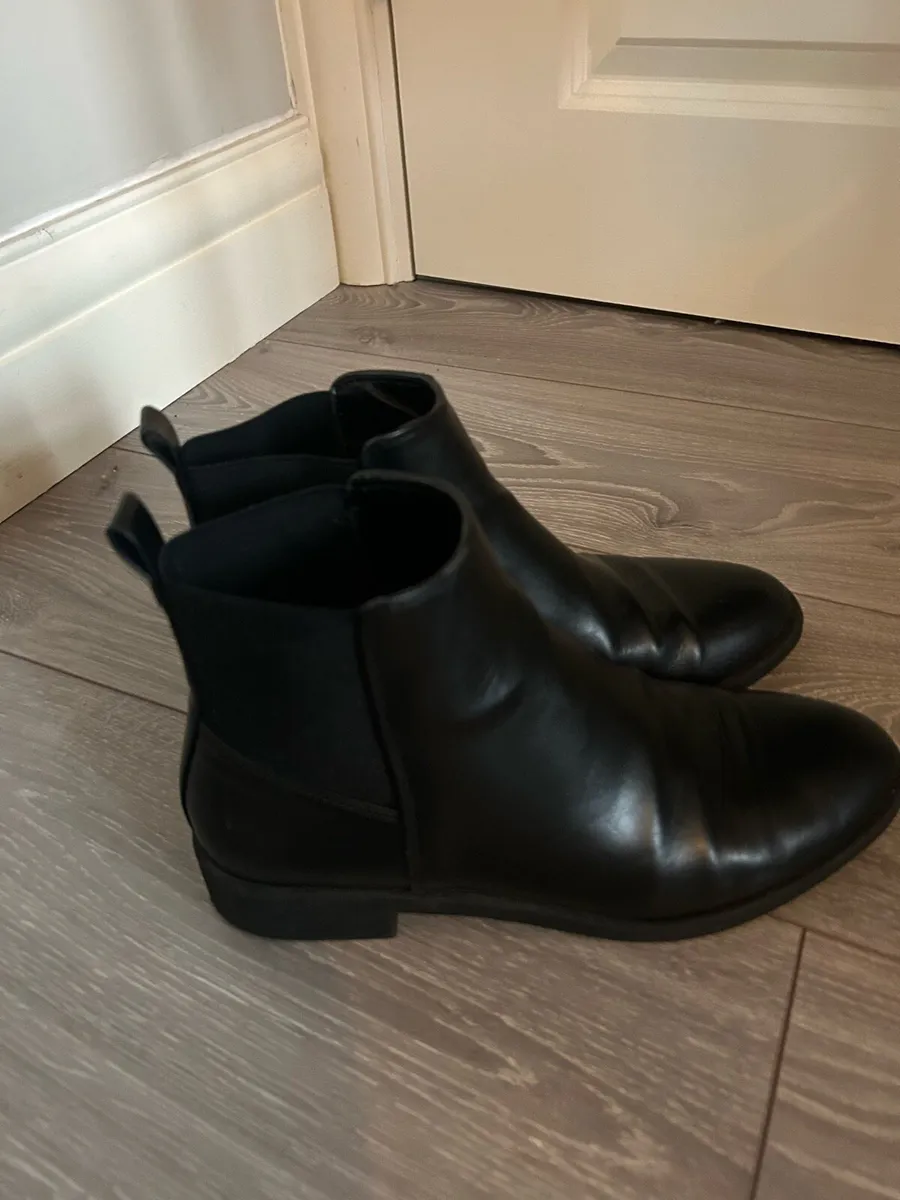 women boots - Image 1