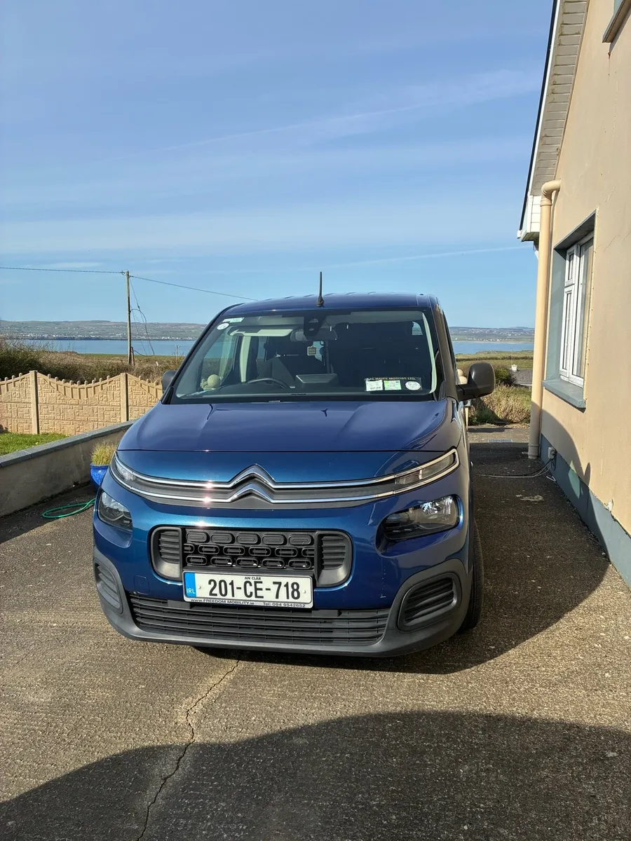 Citroen berlingo wheelchair van - Image 2