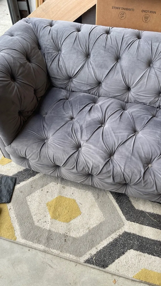 Chesterfield sofa - Image 3