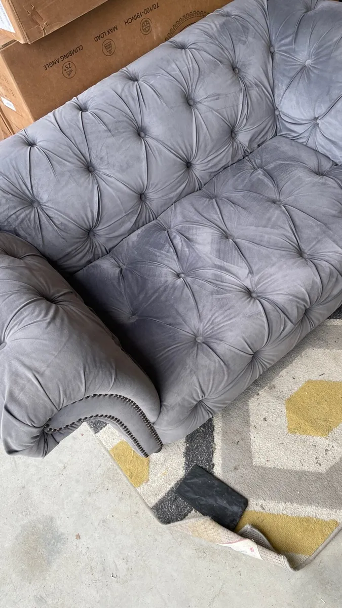 Chesterfield sofa - Image 4