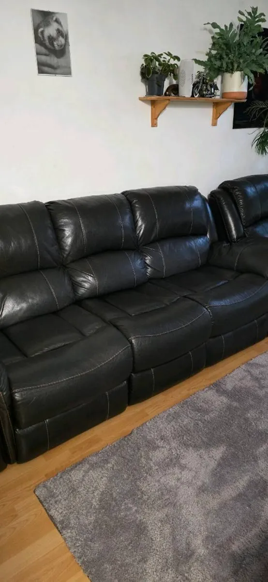 Reclining 3 seater leather sofa - Image 1
