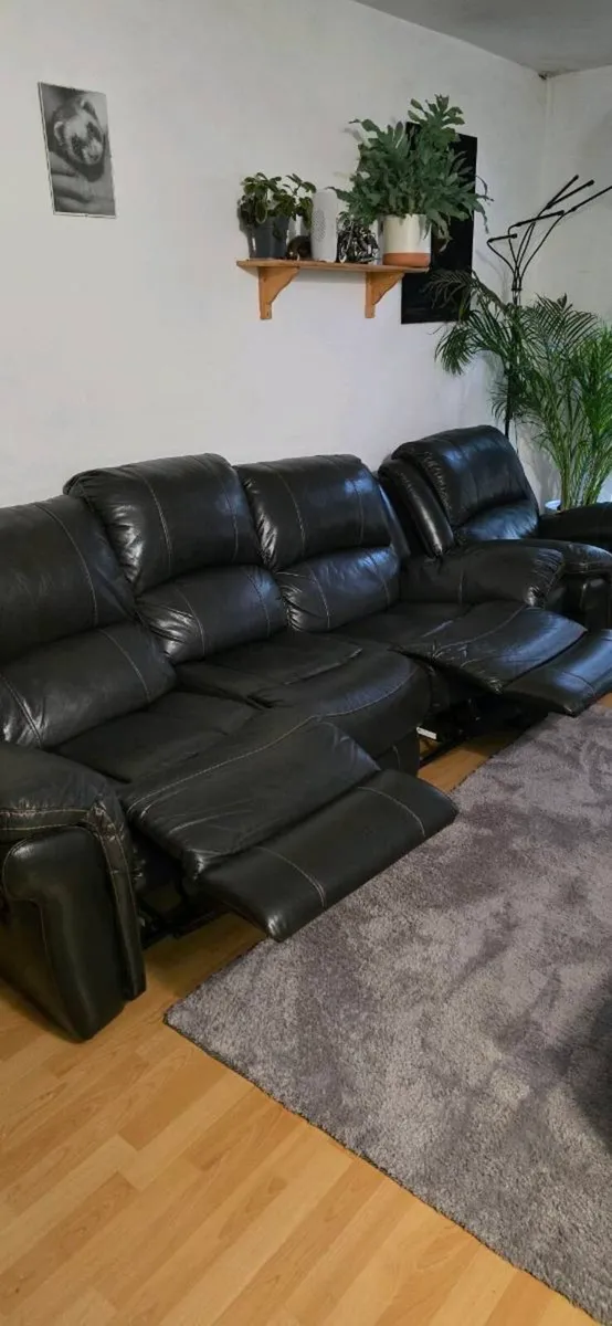 Reclining 3 seater leather sofa - Image 2