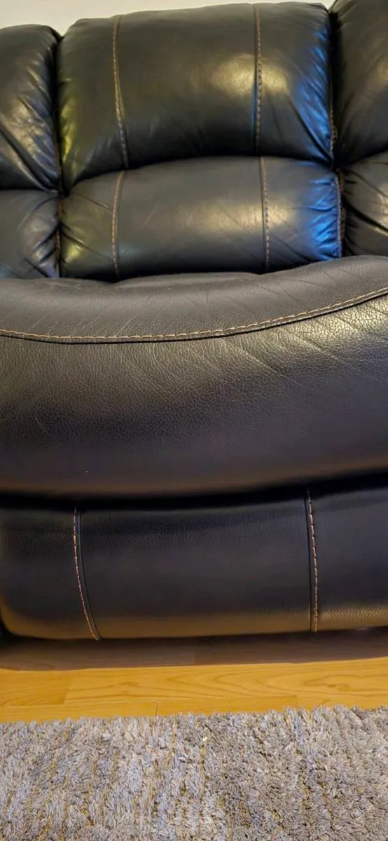 Reclining 3 seater leather sofa - Image 3