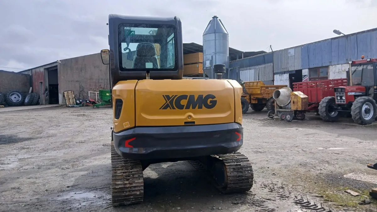 XCMG 6T Digger - Image 3