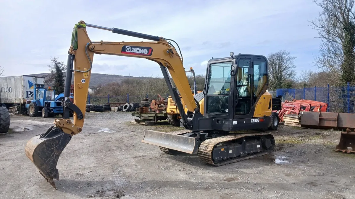 XCMG 6T Digger - Image 2