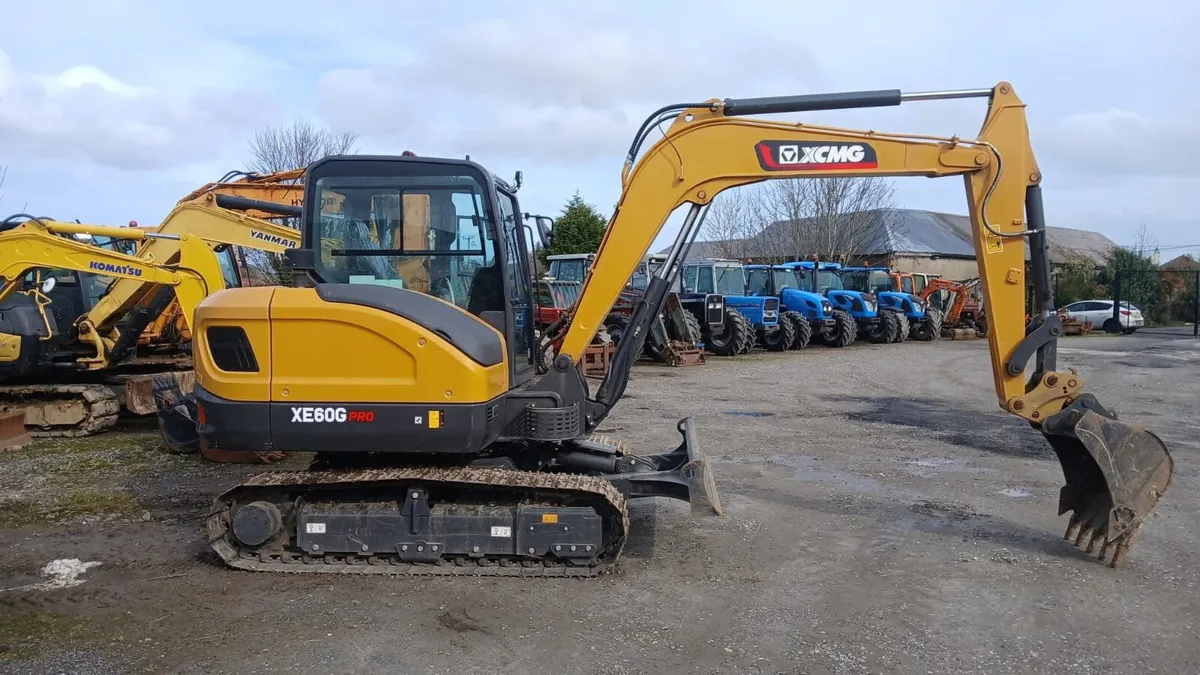 XCMG 6T Digger - Image 4