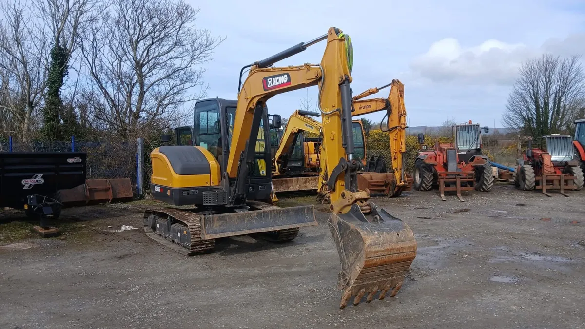 XCMG 6T Digger - Image 1