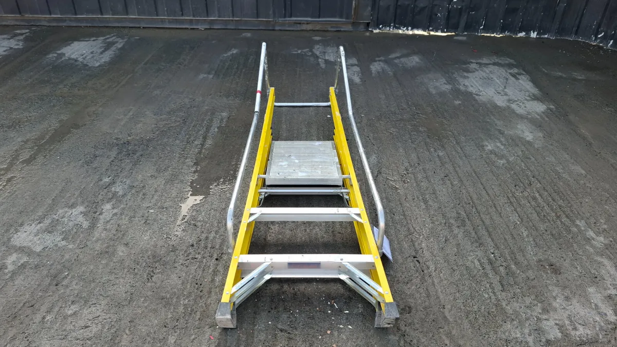Fibreglass Platform Step Ladder – 2 Step - Image 2