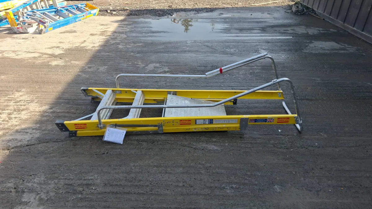 Fibreglass Platform Step Ladder – 2 Step - Image 4