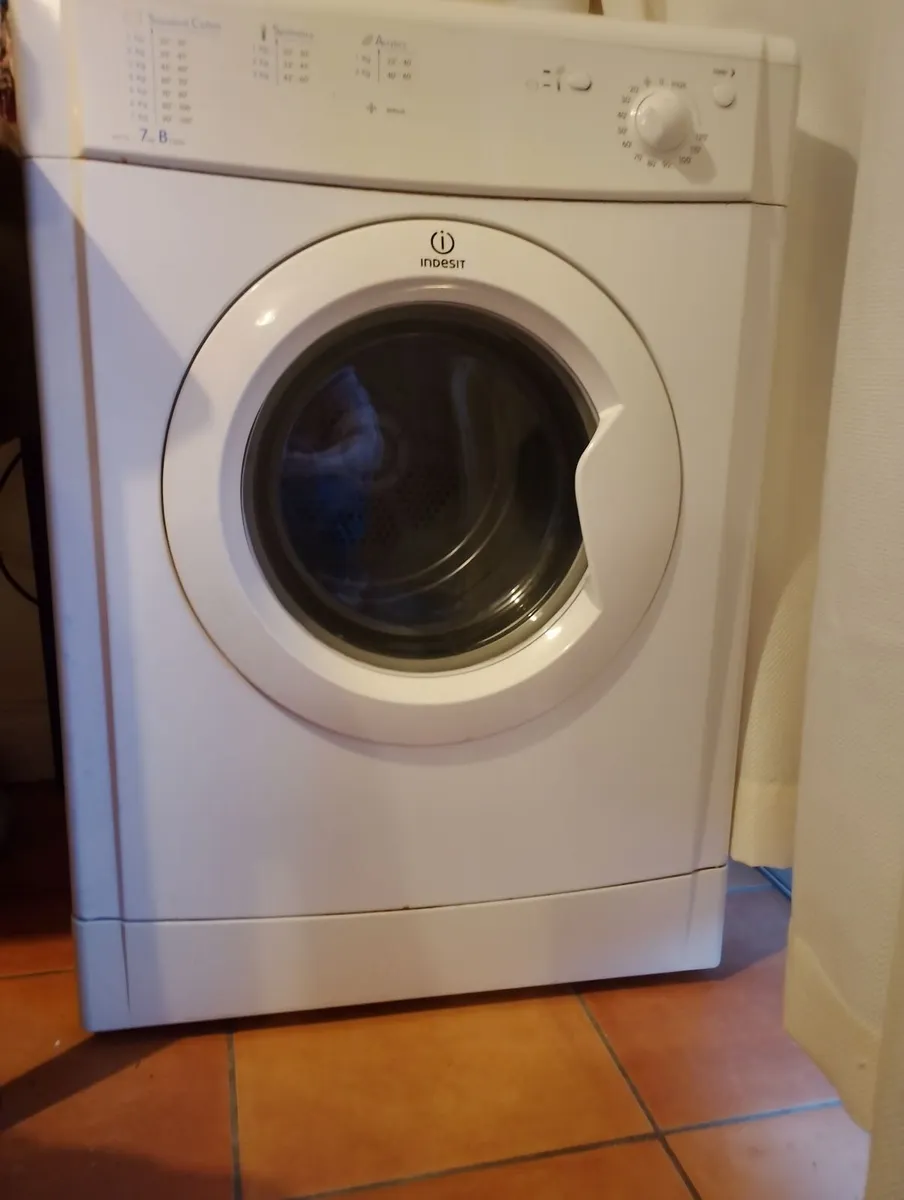 Vented tumble dryer - Image 1
