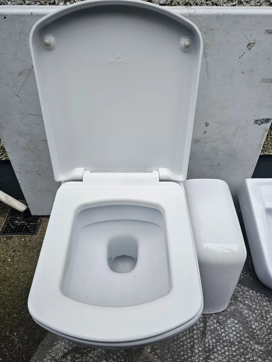 Bathroom Suite - Image 2