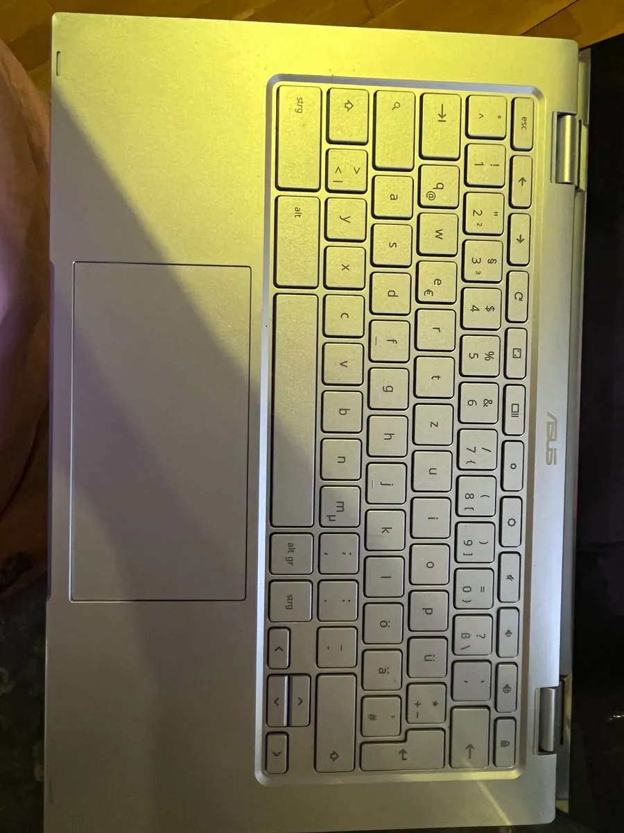 Asus Chromebook Laptop - Image 2