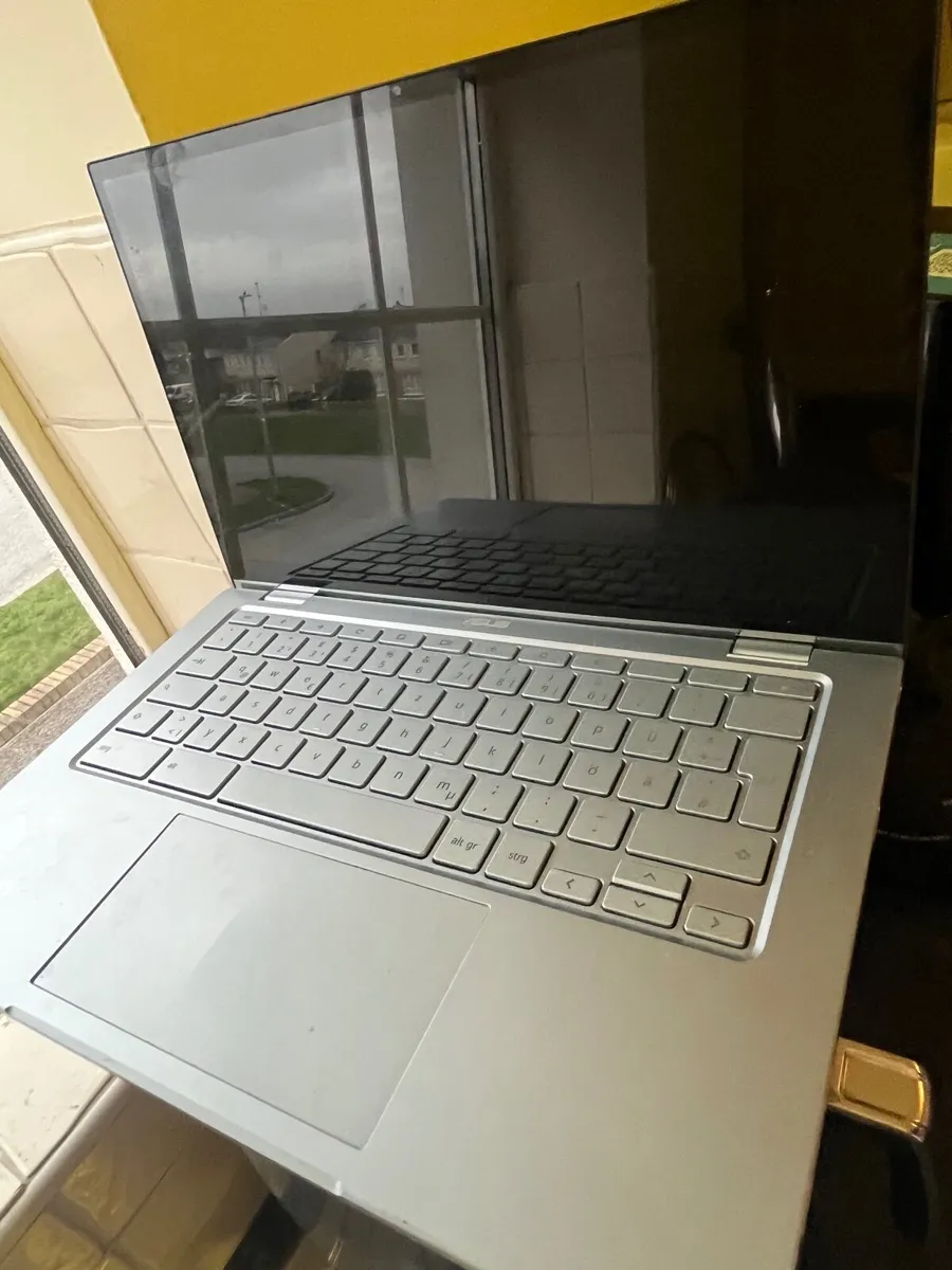 Asus Chromebook Laptop - Image 3