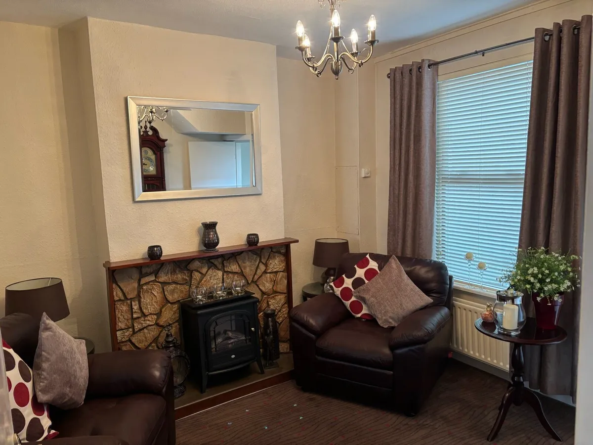 Faux Leather 2 seater sofa and 3 single chairs - Image 4