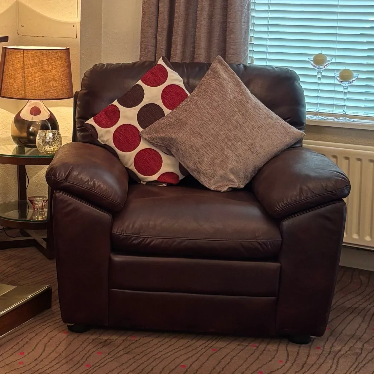 Faux Leather 2 seater sofa and 3 single chairs - Image 3