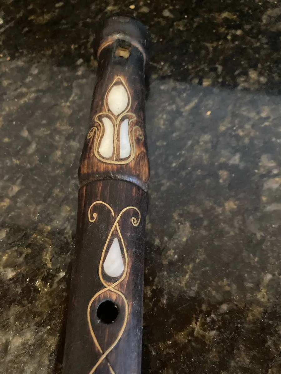 Indian whistle with mother of pearl inlay - Image 2
