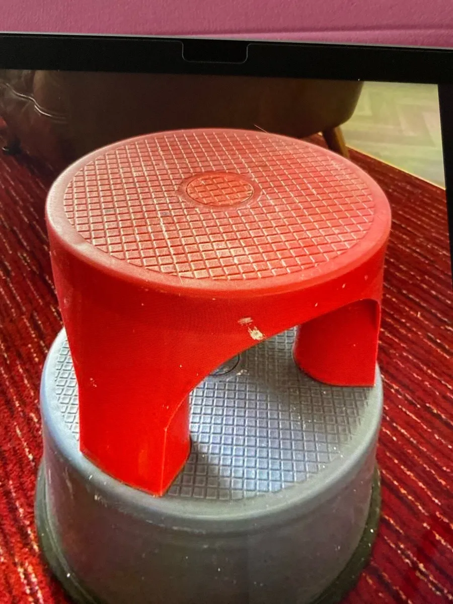 Kick step stool takes 150kgs - Image 1