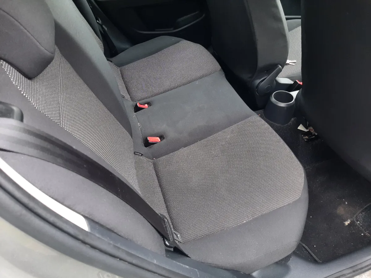 VW TAKE UP 1.0 LITRE . ,1 OWNER . 2018 - Image 3