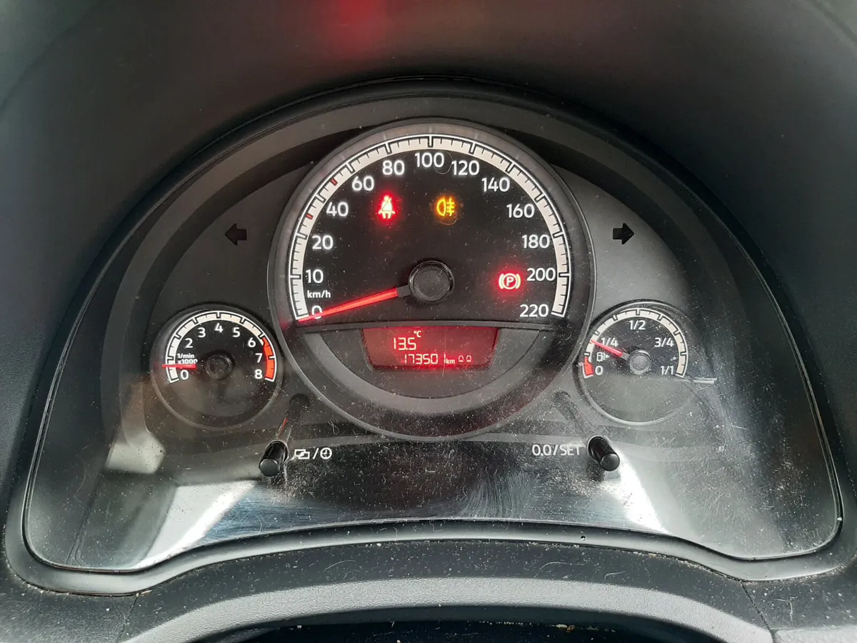 VW TAKE UP 1.0 LITRE . ,1 OWNER . 2018 - Image 4