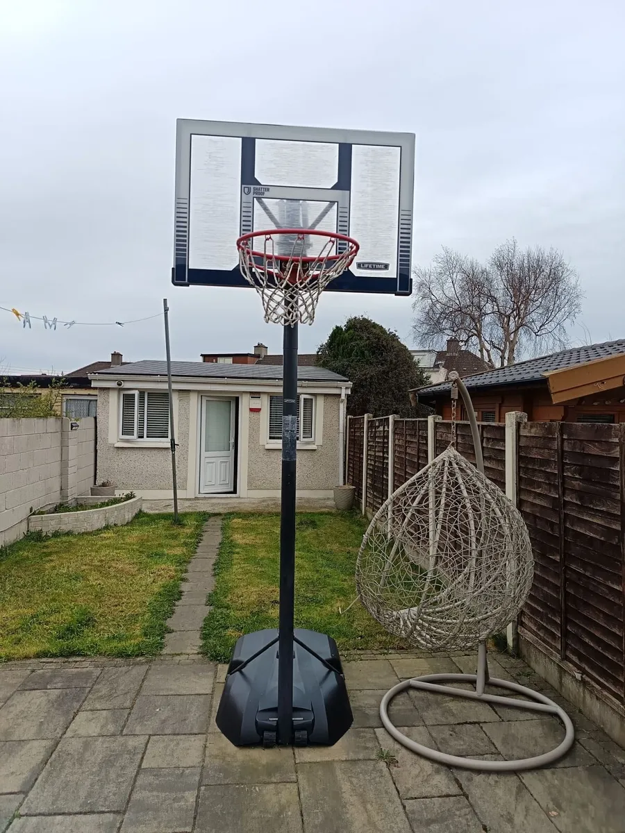 basketball hoop - Image 1