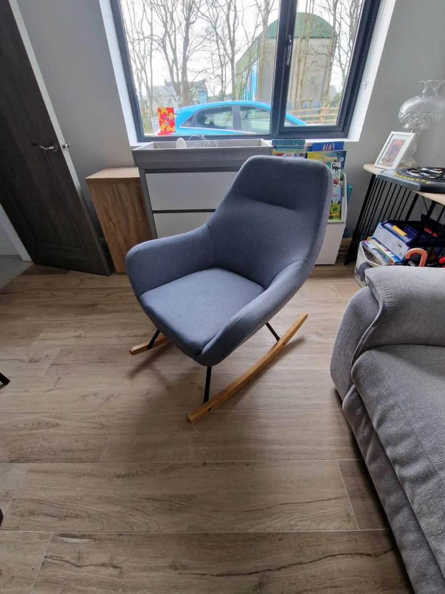 Cot and Dresser Set with Rocking chair - Image 3