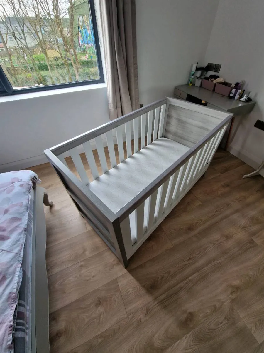 Cot and Dresser Set with Rocking chair - Image 4
