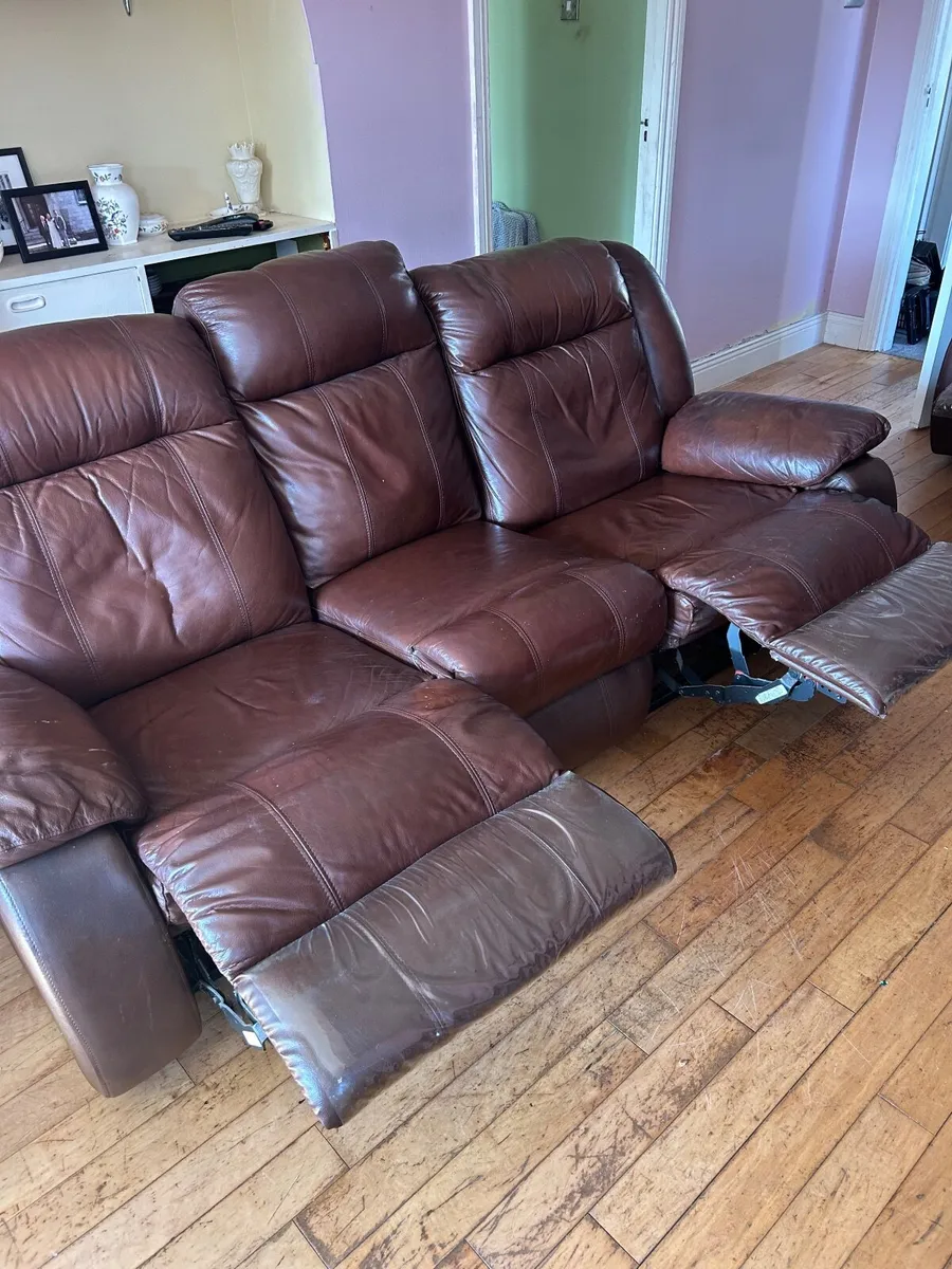 3 piece leather recliners - Image 3