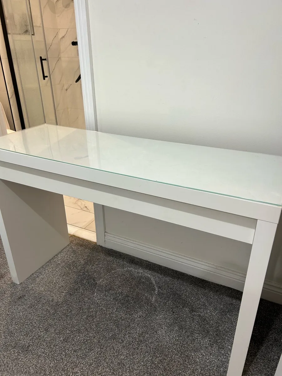 Bedroom furniture - Image 1