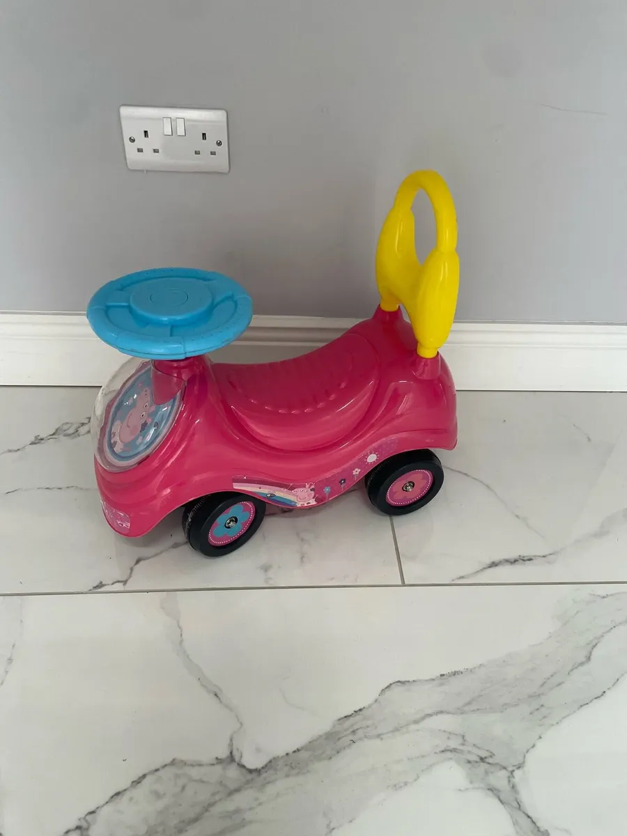 Peppa Pig ride on car - Image 1