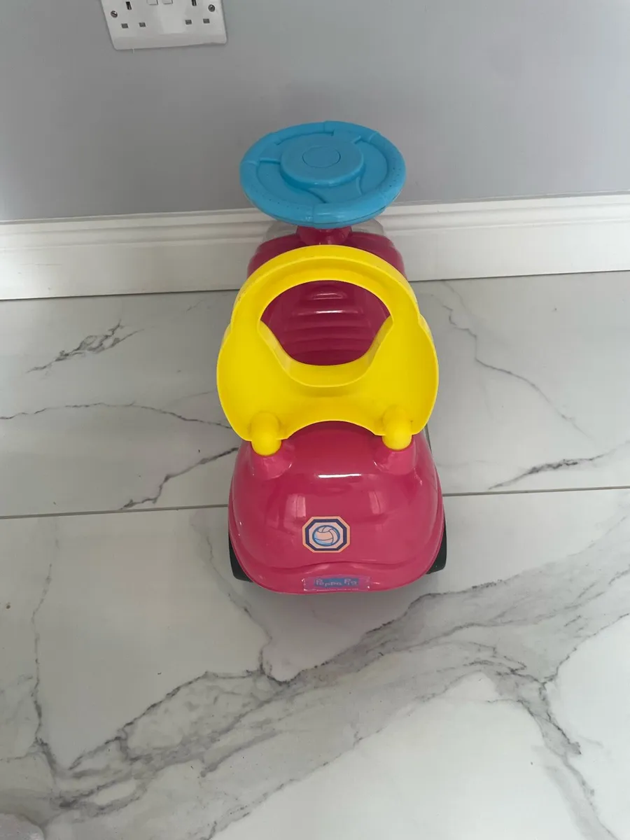 Peppa Pig ride on car - Image 4