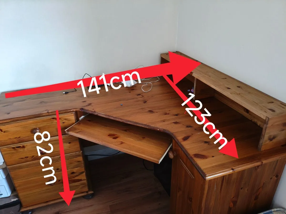 Wooden computer desk - Image 1