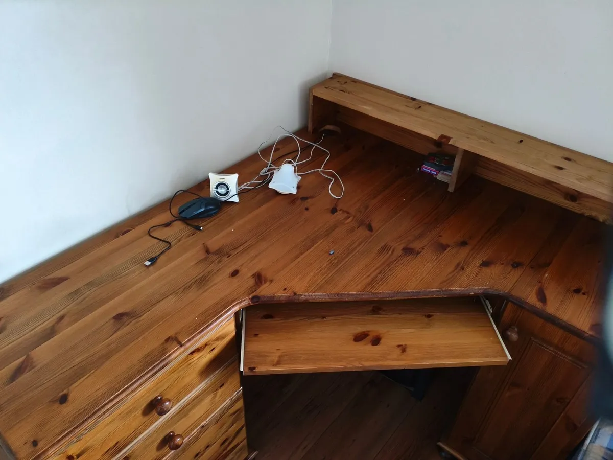 Wooden computer desk - Image 3