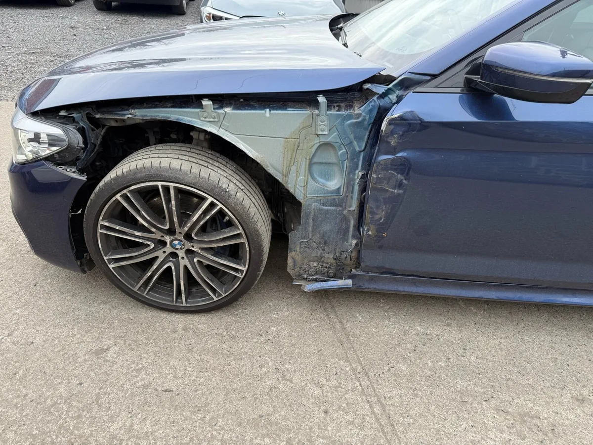2018 BMW 530d M sport damaged - Image 3