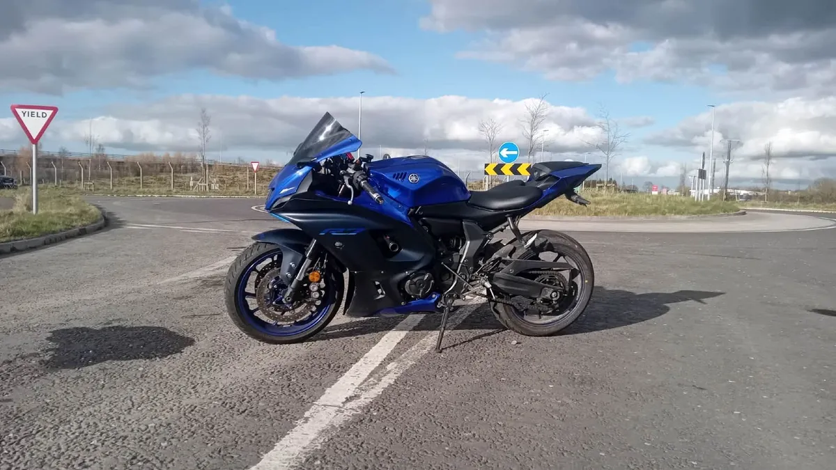 2021 Yamaha R7 - Image 3