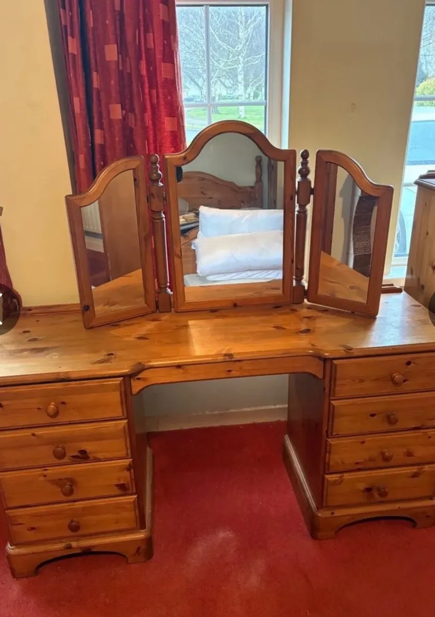 Dressing table - Image 1