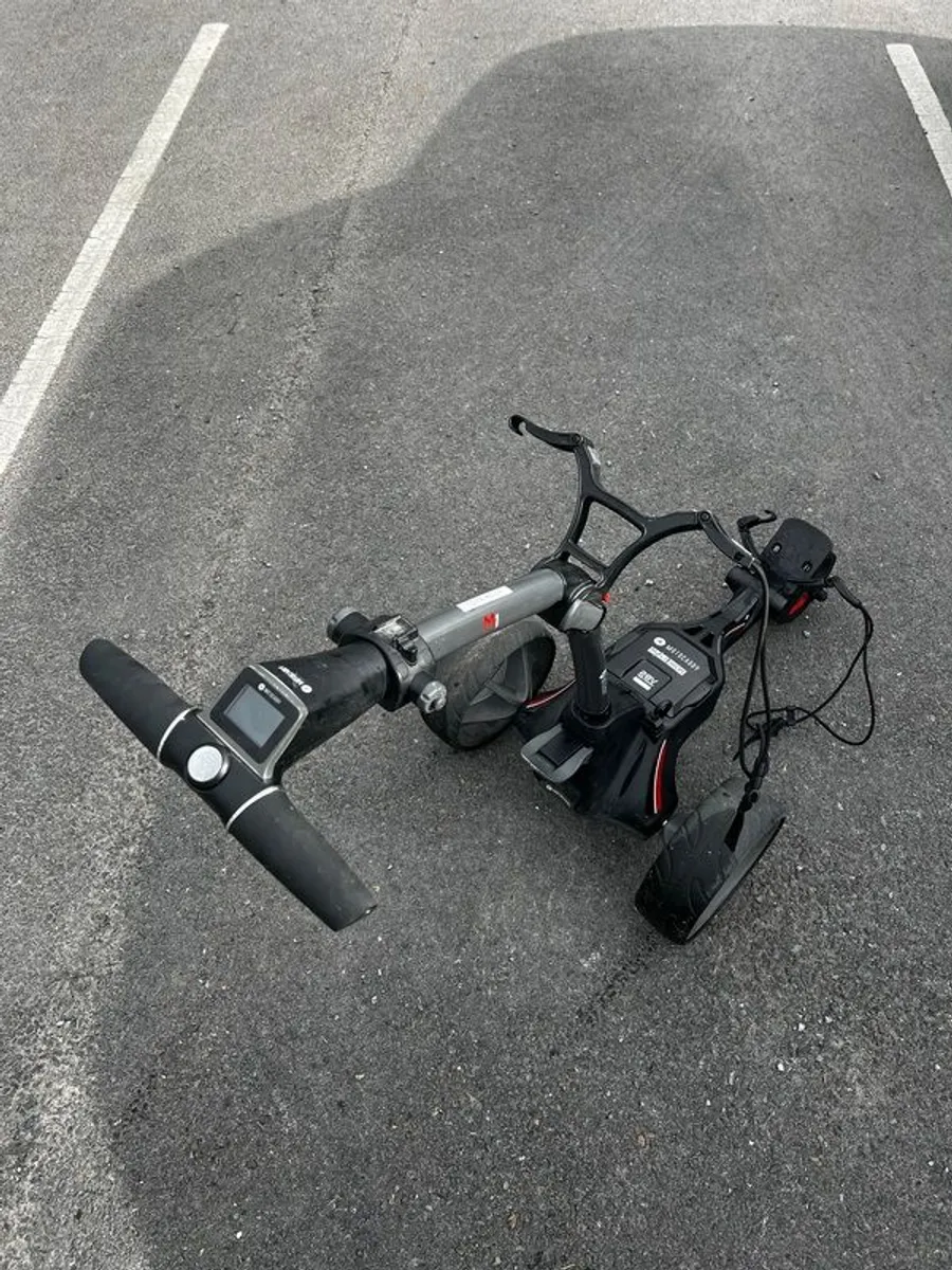 Motocaddy M1 - Image 1
