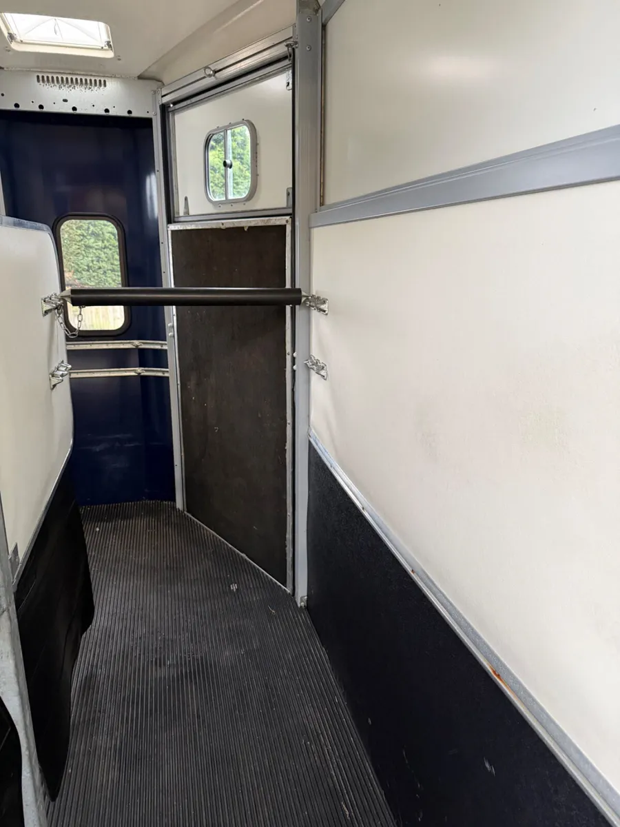 Ifor Williams horse box - Image 3