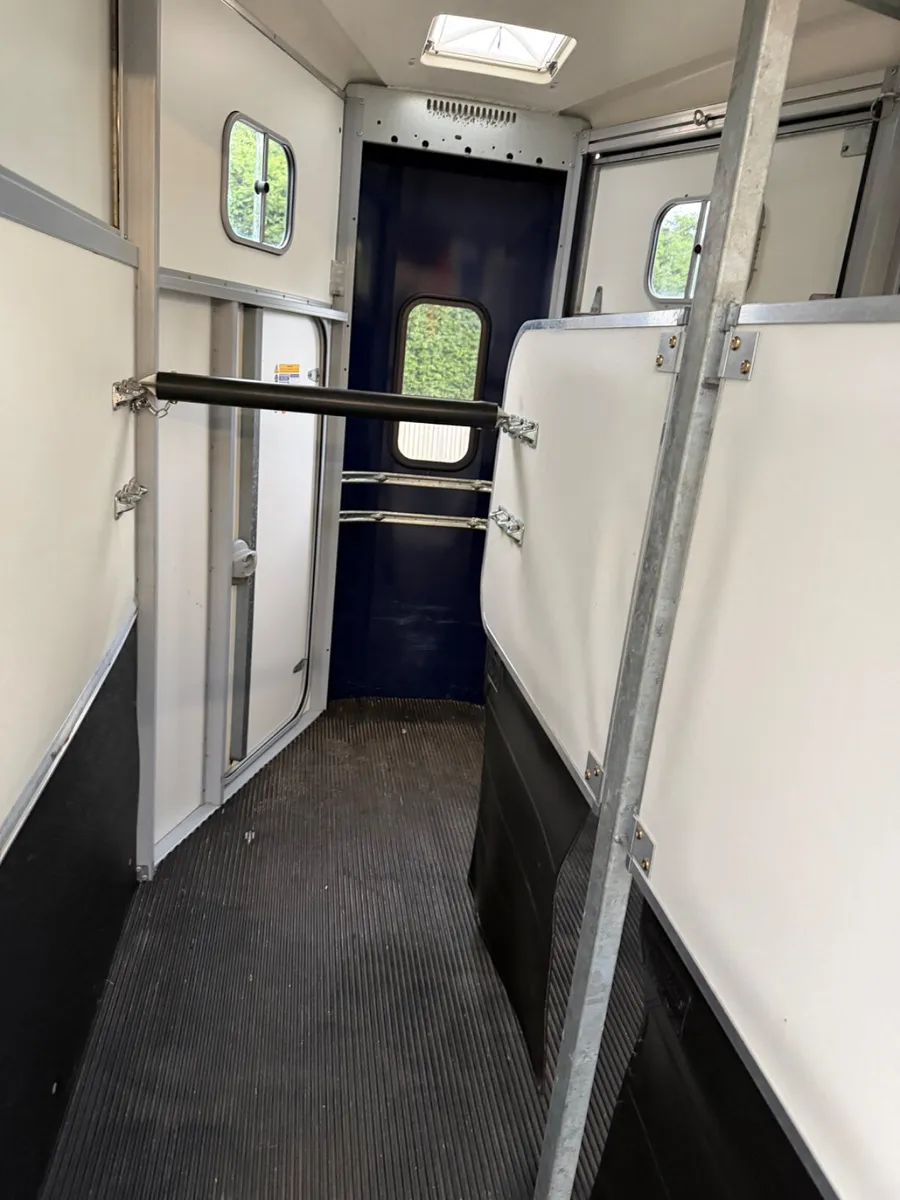 Ifor Williams horse box - Image 2