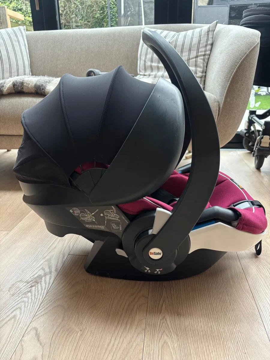 Newborn Car Seat with iso fix base - Image 1