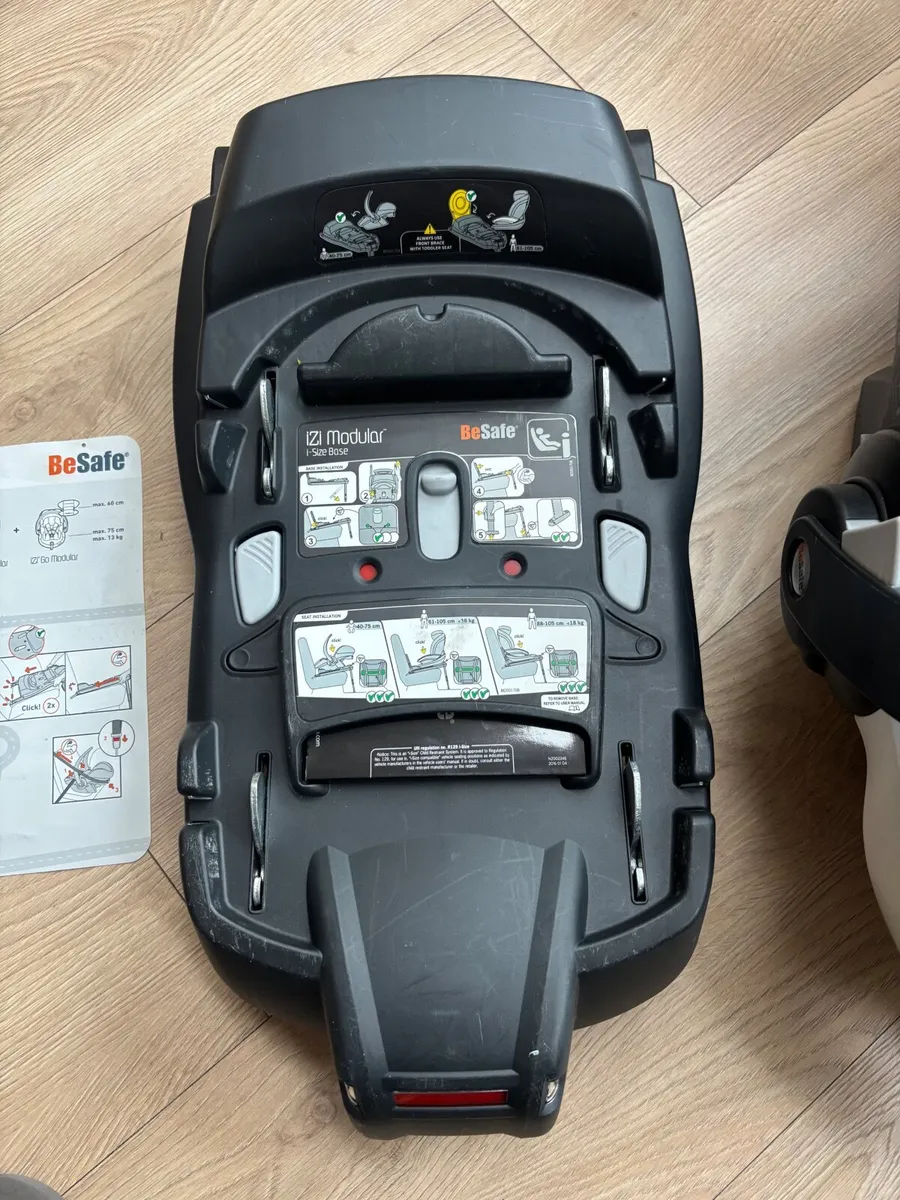 Newborn Car Seat with iso fix base - Image 4