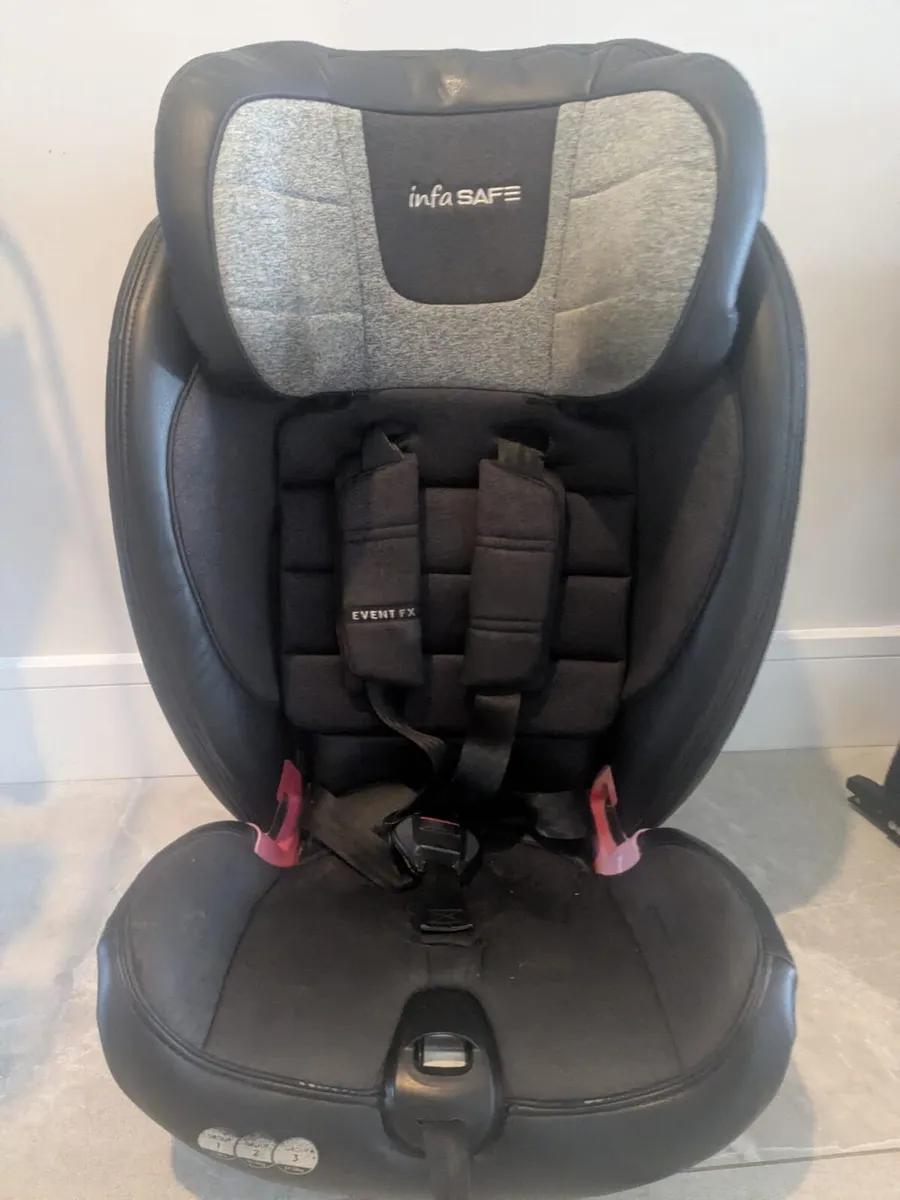 Child car seat x 2 - Image 1
