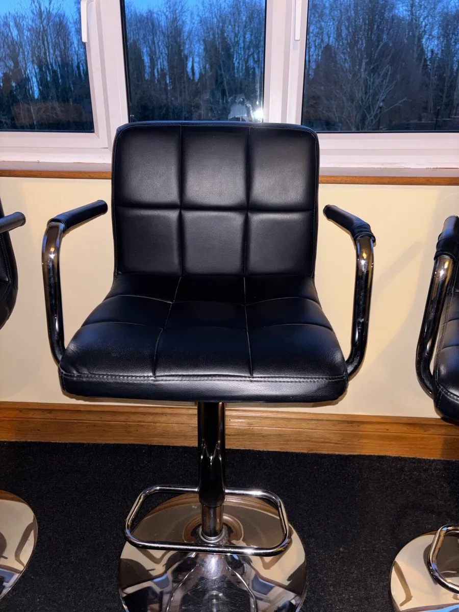 Kitchen stools and coffee table - Image 3