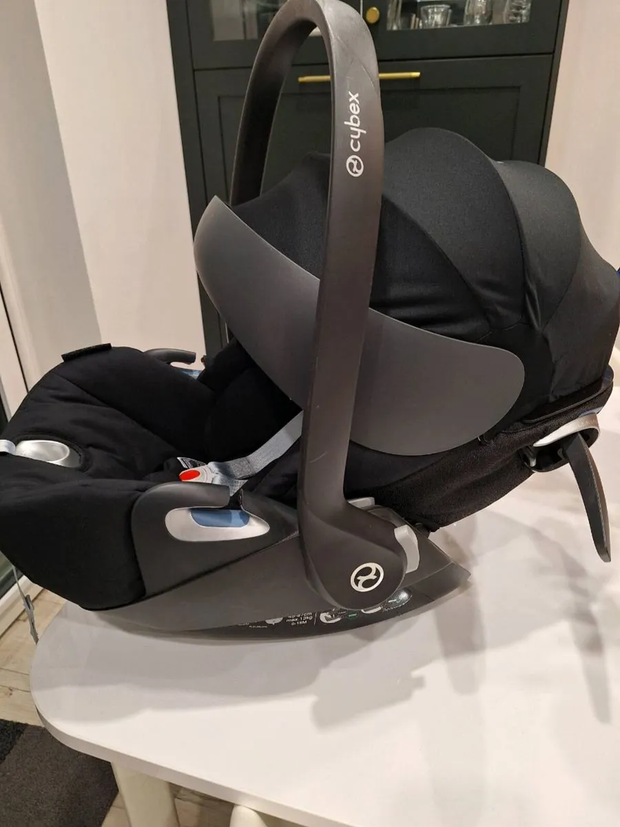 Cybex Cloud Z i-Size + Base - Image 1