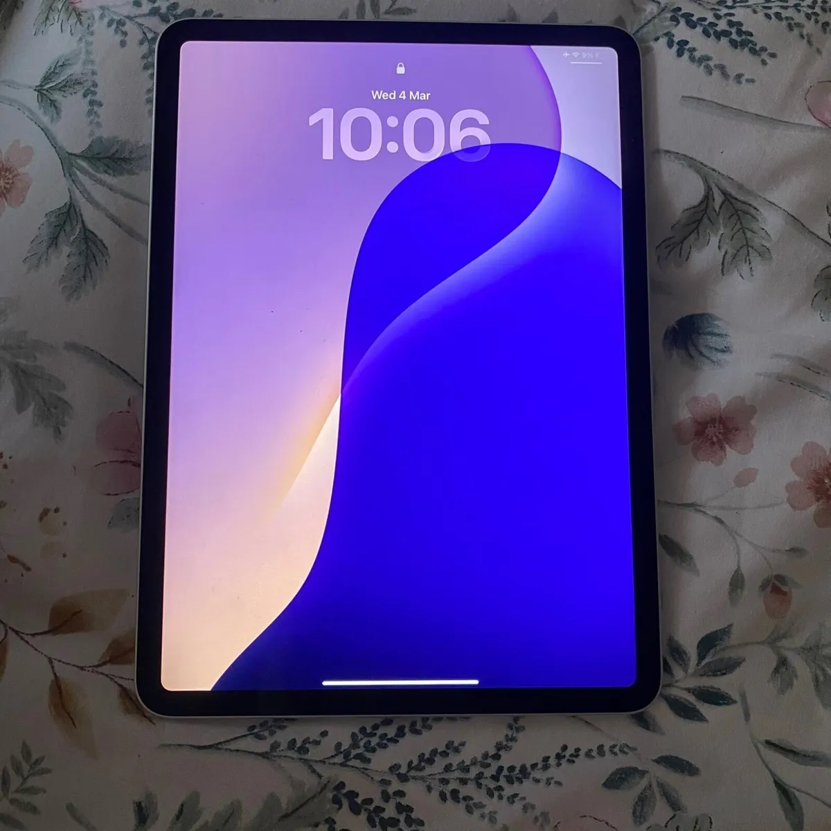 iPad Pro 11 (2022) Mint Condition - Image 1