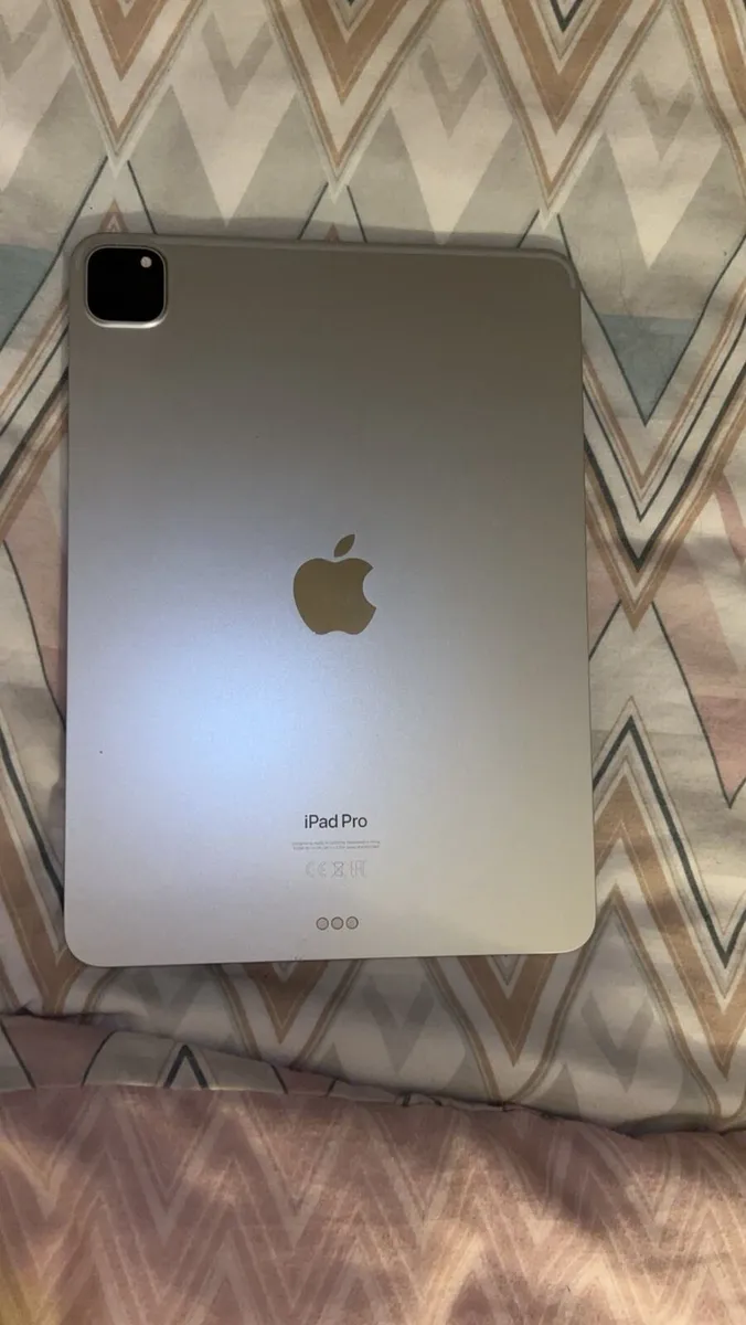 iPad Pro 11 (2022) Mint Condition - Image 2